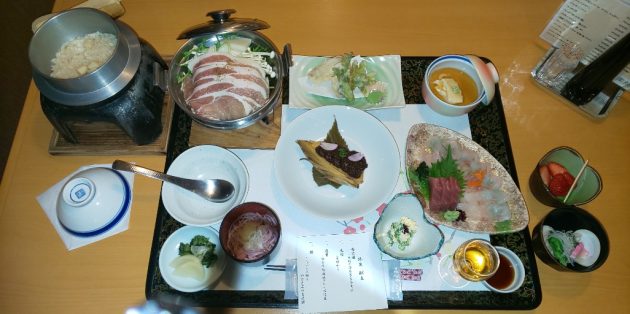 季節のお料理 ３月のお膳 小柱釜飯 ジャパンｘ豚鍋